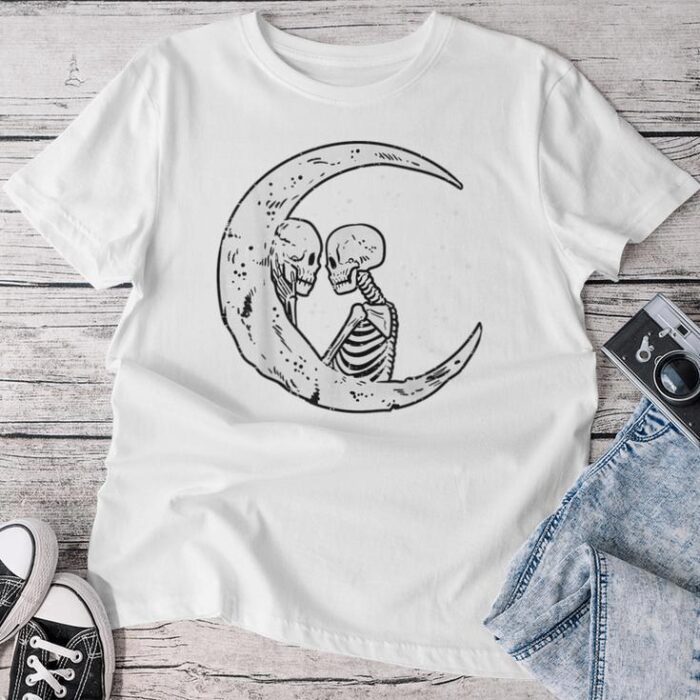 Moon Skeleton Couple Kiss Cute Halloween Costume Men Unisex T-shirt